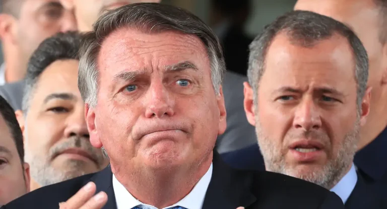 Bolsonaro é intimado no hospital sobre processo criminal no STF por tentativa de golpe de Estado