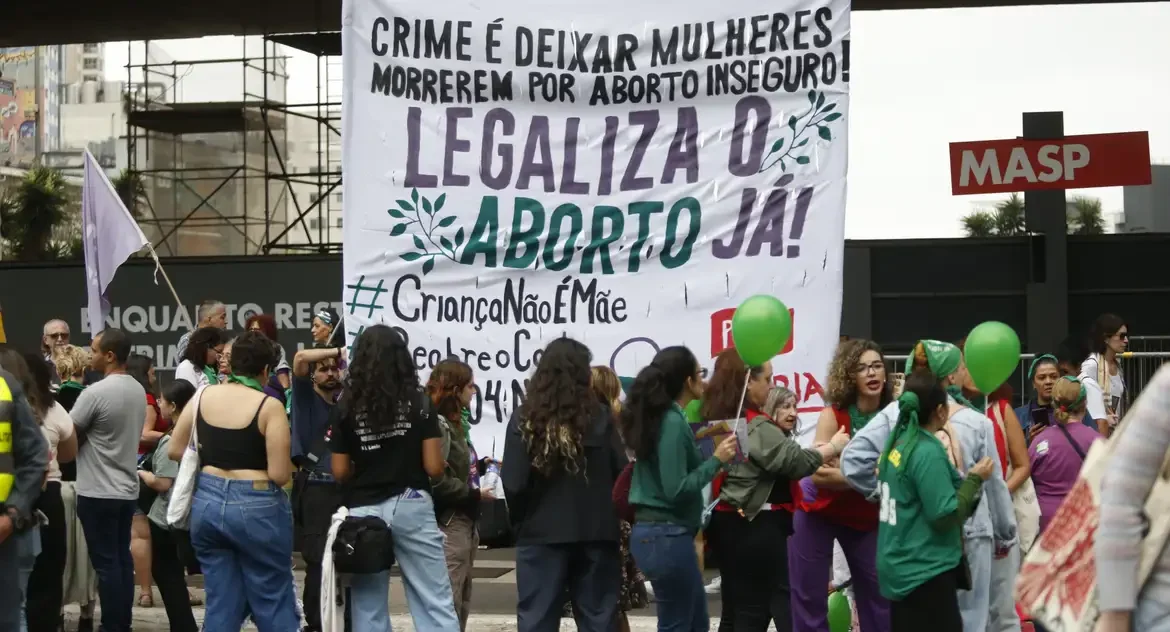 Instituto ligado à OMS denuncia ao STF violação de direitos por falta de acesso ao aborto legal no Brasil