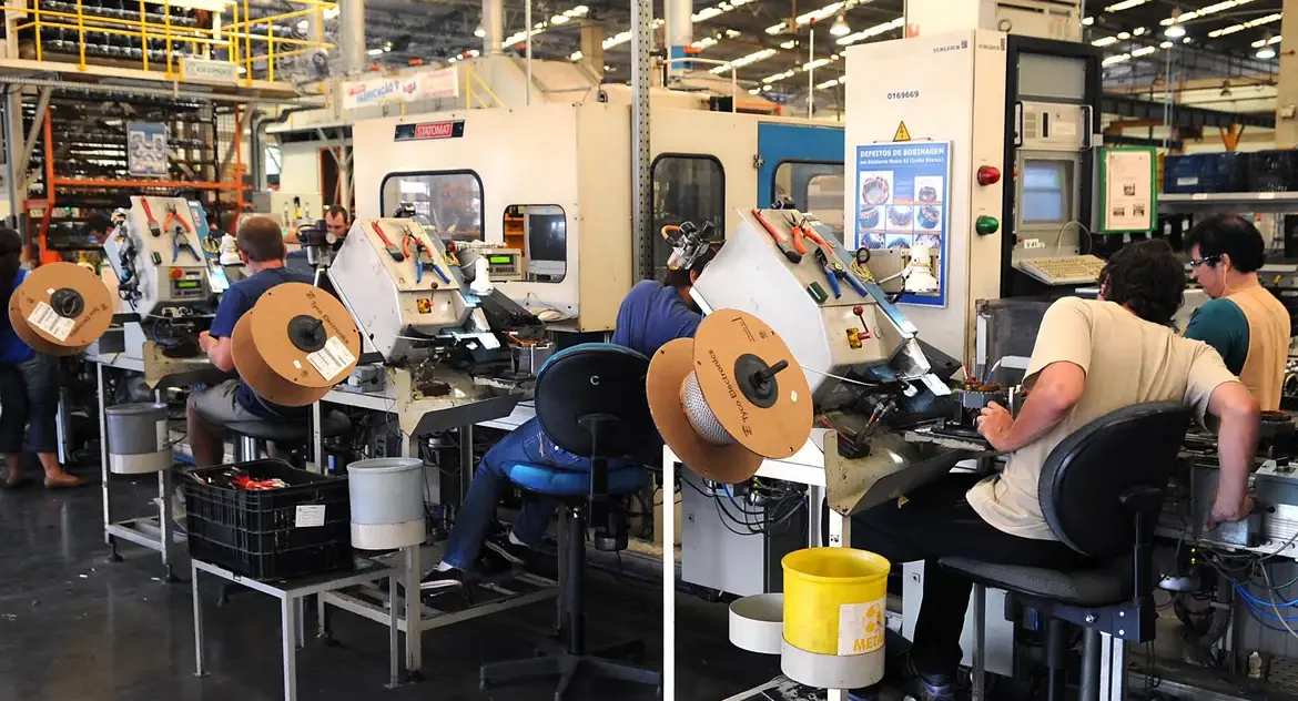 Produção industrial recua em 7 dos 15 locais pesquisados pelo IBGE entre janeiro e fevereiro de 2025