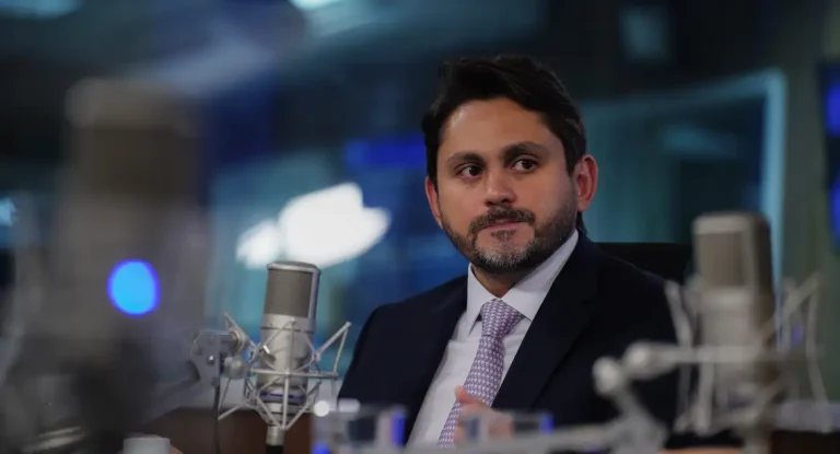 Juscelino Filho deixa Ministério das Comunicações após denúncia da PGR por suposto desvio de emendas parlamentares