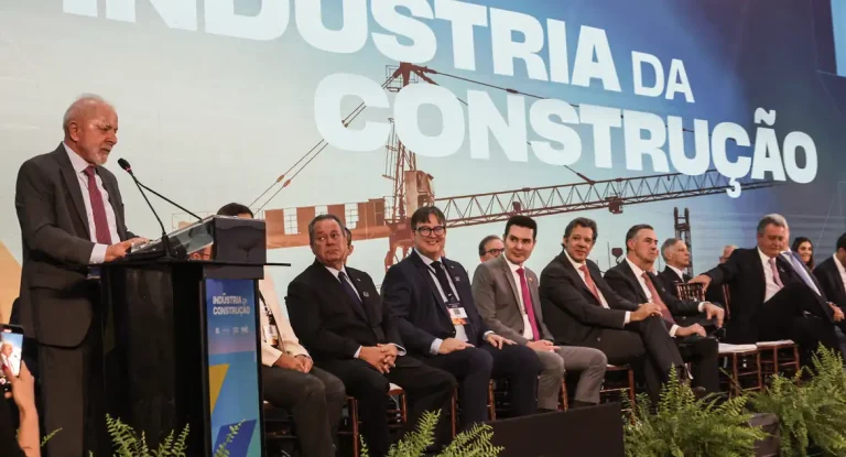 Lula defende criatividade e novos recursos para enfrentar déficit habitacional de 7 milhões de moradias no Brasil