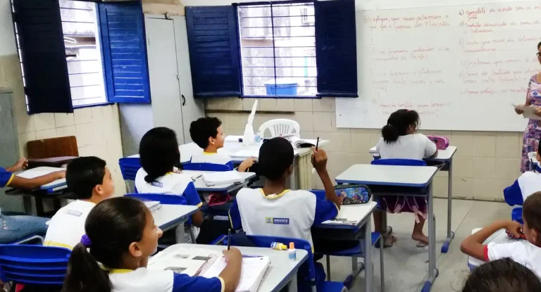 Estudo mostra que educação brasileira ainda não recuperou níveis de aprendizagem pré-pandemia e desigualdades aumentaram