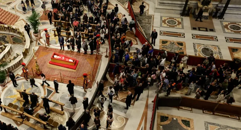 Roma reforça segurança com 2.000 policiais, drones e atiradores para funeral do papa Francisco