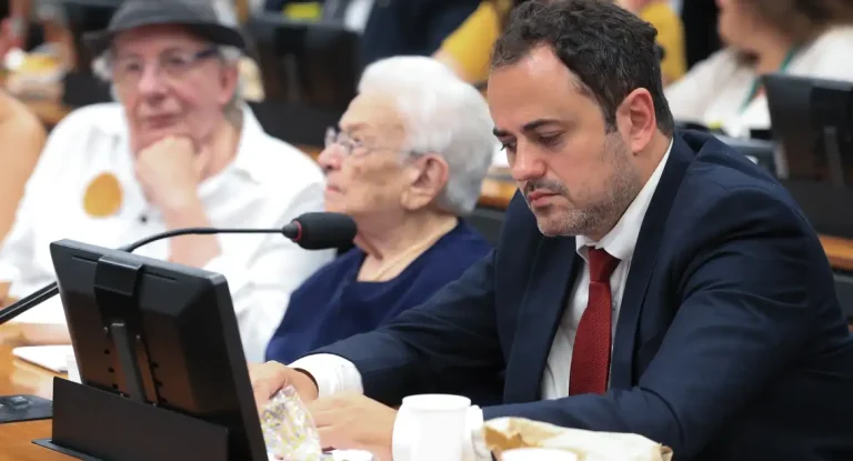 Conselho de Ética da Câmara aprova cassação de Glauber Braga por quebra de decoro parlamentar