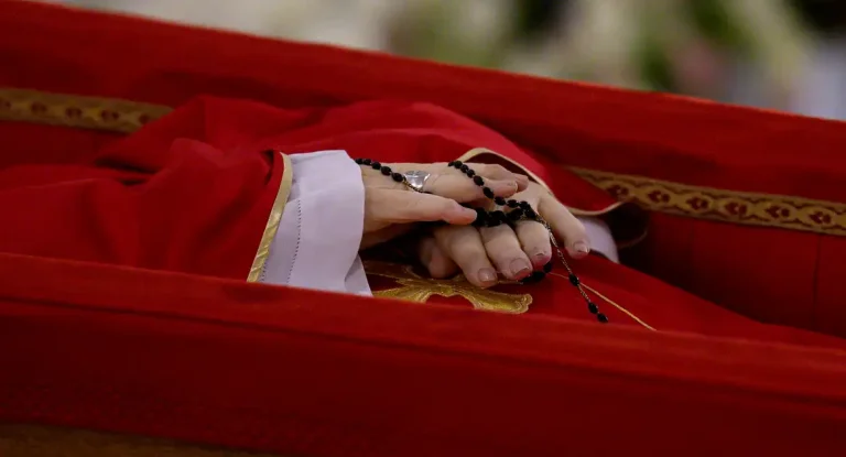 Morte do papa Francisco: “Tudo aconteceu muito rápido”, diz Vaticano