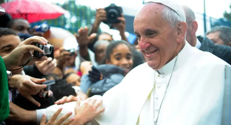 Movimentos sociais lamentam morte do "papa dos pobres"