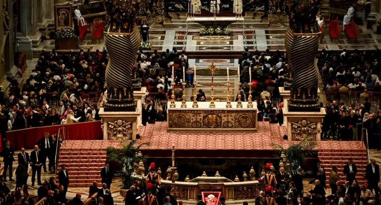 Vaticano celebra Missa de Exéquias e inicia nove dias de luto em homenagem ao papa Francisco