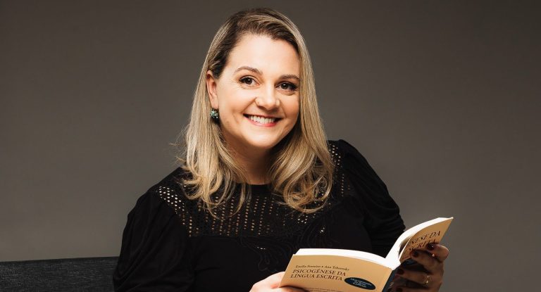 Clube do livro idealizado por vereadora promove debates sobre literatura e política em Vilhena