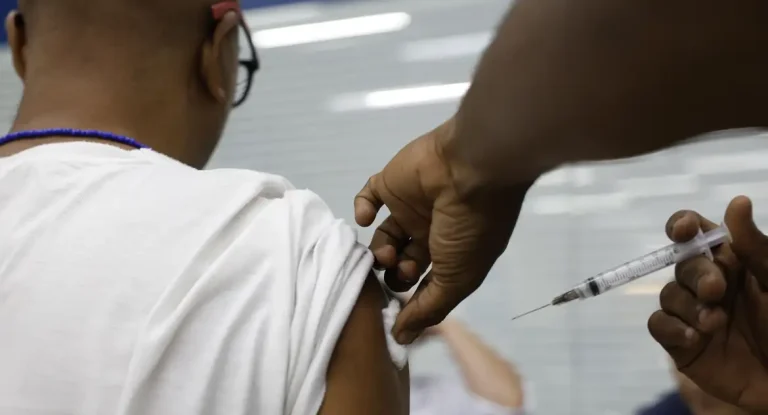 Países das Américas promovem Semana de Vacinação para combater surtos de sarampo e febre amarela