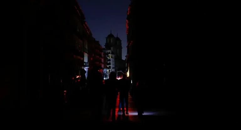 Energia começa a voltar após grande apagão na Espanha e em Portugal