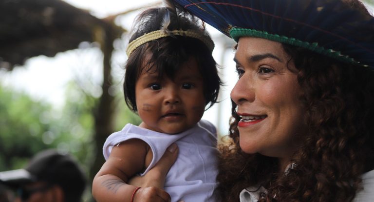 Luana Rocha entrega mais de R$ 80 mil em equipamentos para entidade do 3º setor ao participar de comemorações aos povos indígenas, em Guajará-Mirim - News Rondônia