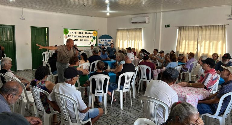 Coronel Chrisóstomo compartilha café da manhã com idosos em Teixeirópolis e reafirma apoio à assistência social