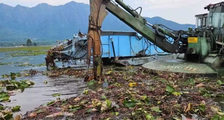 Homem revitaliza lago poluído; converte infestação de algas em fertilizante orgânico e gera empregos - News Rondônia