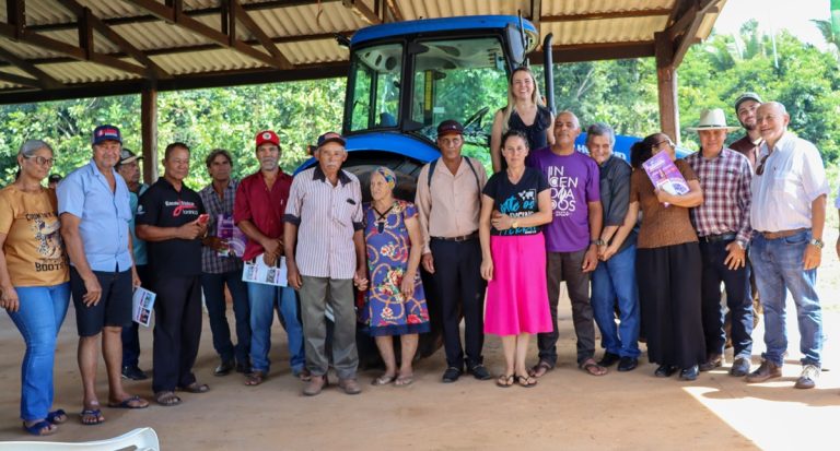 Agricultores de Ariquemes recebem trator para fortalecer produção - News Rondônia
