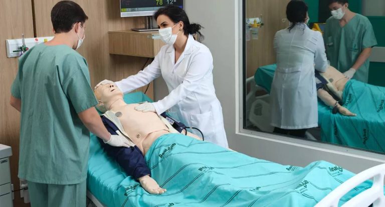 Novo exame nacional do MEC vai avaliar cursos de medicina e servir para seleção de residência médica