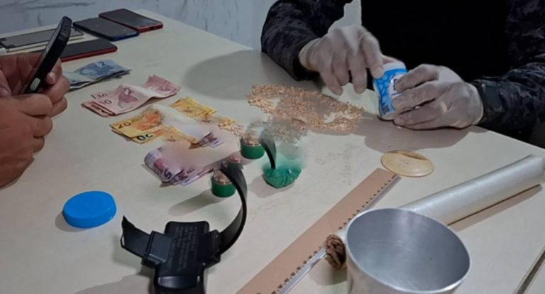 PATAMO prende suspeito com drogas e dinheiro durante patrulhamento