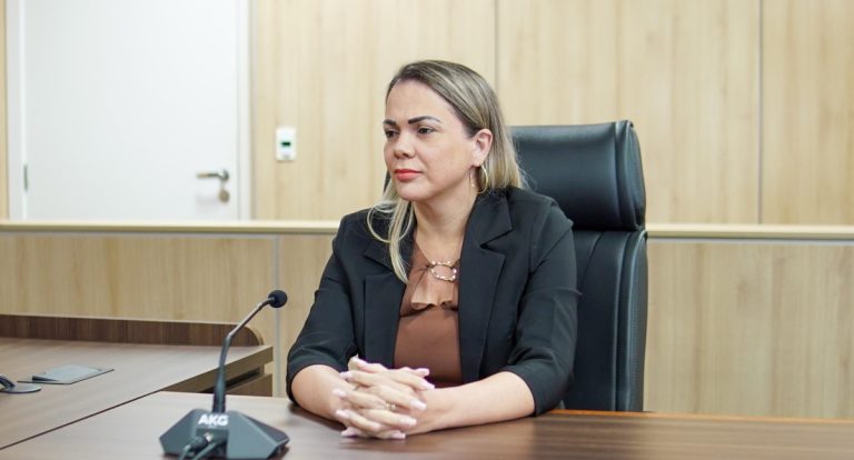 Projeto de Cláudia de Jesus propõe reconhecer Nova Mamoré como "Berço do Madeira" - News Rondônia