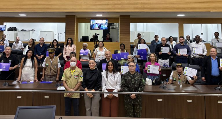 Deputada Dra. Taissa homenageia ferroviários com votos de louvor durante Sessão Solene na Alero - News Rondônia
