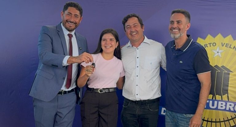 Comunidade da Ponta do Abunã recebe van adquirida por emenda do vereador Márcio Pacele - News Rondônia