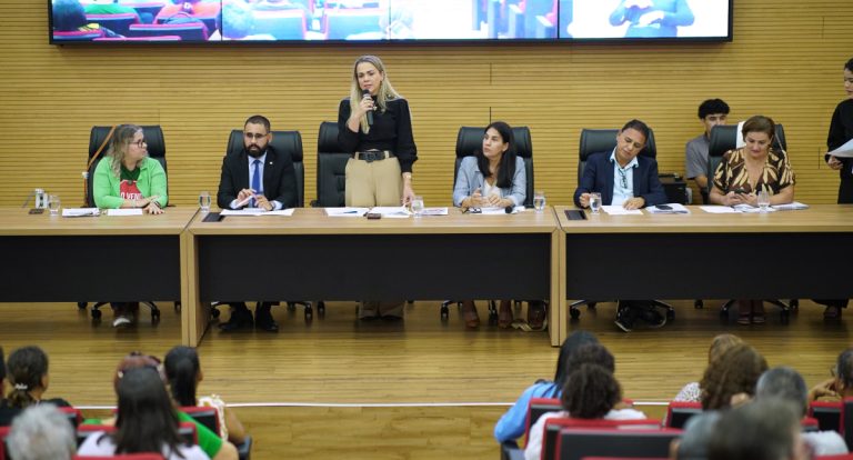 Deputada Cláudia de Jesus se reúne com movimentos sociais e trabalhadores para discutir avanços na educação - News Rondônia