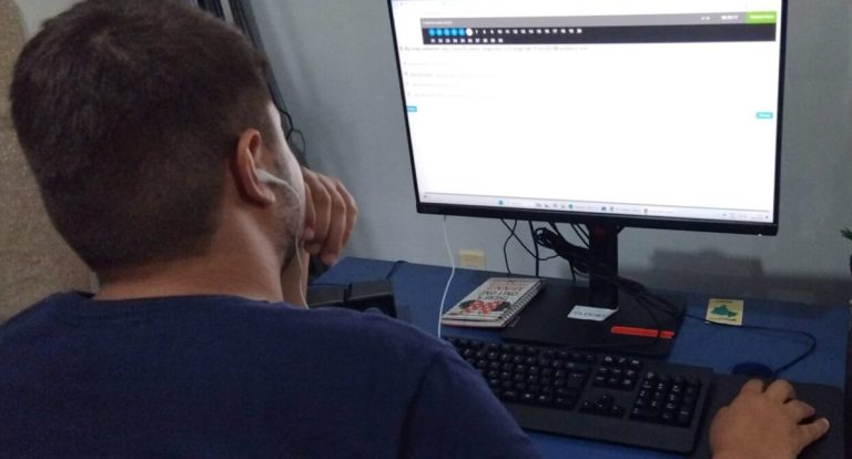 Detran-RO aplica primeira prova teórica com ledor digital a candidato com TDAH