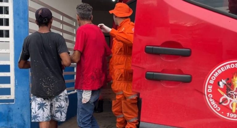 Homem é esfaqueado após discussão em bar