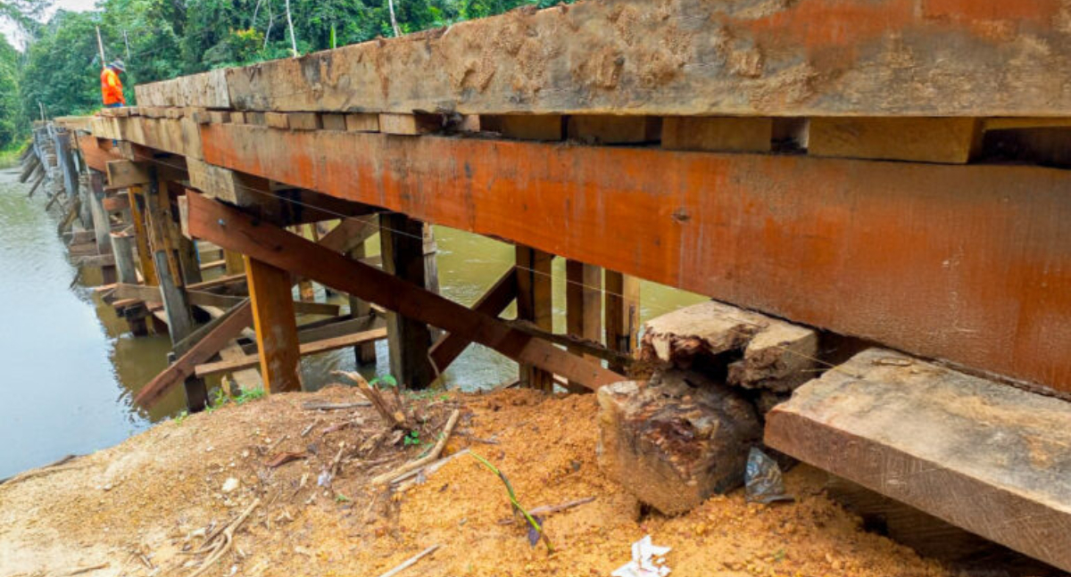 Obra de reforma da ponte sobre o Rio Oriente, na RO-420, alcança 50% de execução