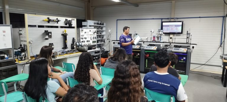 Estudantes do SENAI de Ariquemes exploram na prática a Indústria 4.0