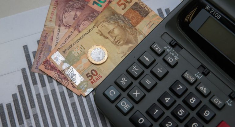 Setor público tem déficit de R$ 18,9 bilhões em fevereiro, menor que em 2024, com melhora nas contas do Governo Central
