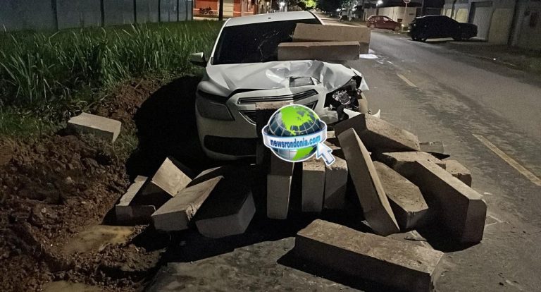 Motorista passa mal e bate contra blocos de concreto