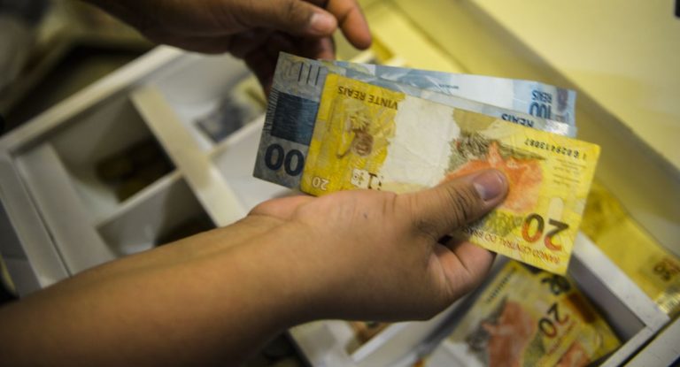 Governo propõe salário mínimo de R$ 1.630 para 2026 com reajuste de 7,37%
