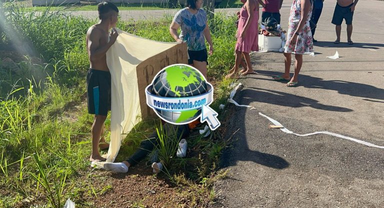 Batida entre carro e moto deixa mulher em estado grave na capital