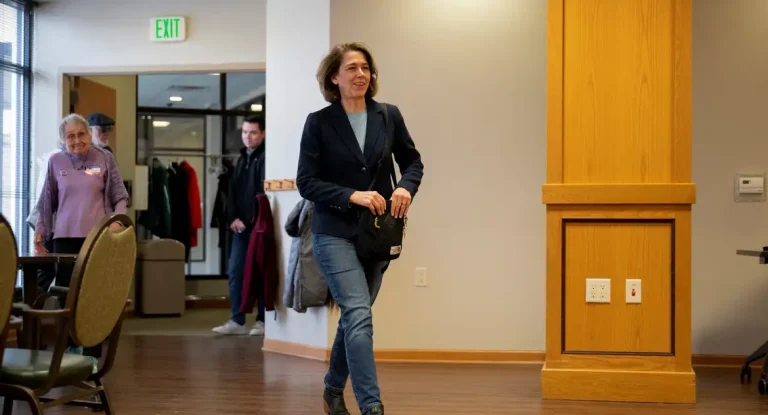 Democrata Susan Crawford vence eleição para o Supremo Tribunal de Wisconsin em disputa marcada por altos investimentos de Musk