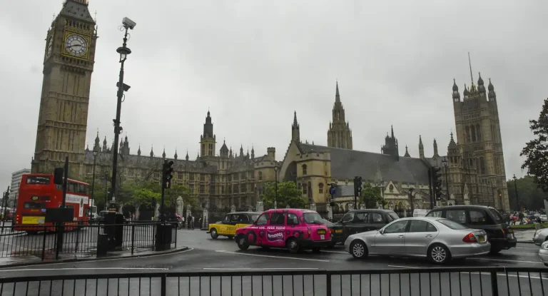 Reino Unido exige autorização eletrônica de viagem para visitantes europeus a partir de 2 de abril