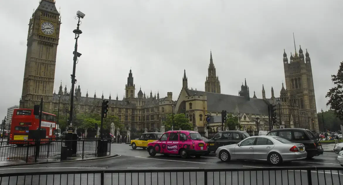 Reino Unido exige autorização eletrônica de viagem para visitantes europeus a partir de 2 de abril