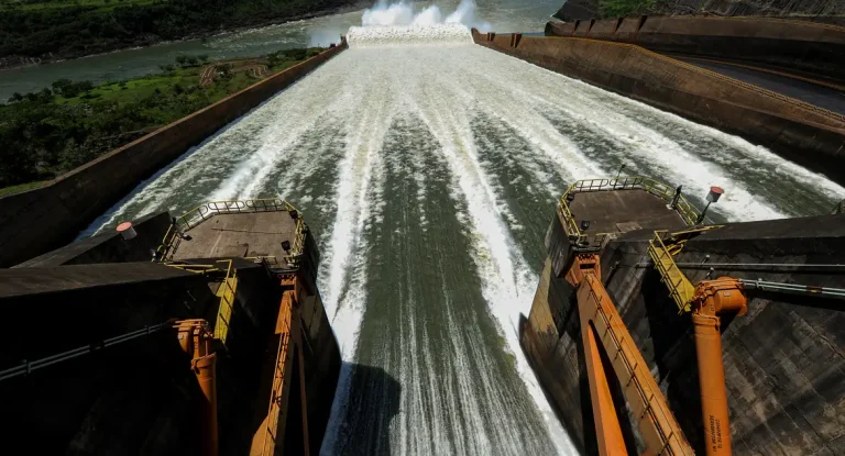 Paraguai cobra explicações do Brasil sobre espionagem da Abin e congela negociações de Itaipu
