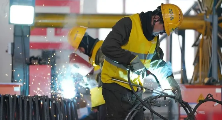 Produção industrial da China cresce 7,7% em março e PIB avança 5,4% no 1º trimestre de 2025