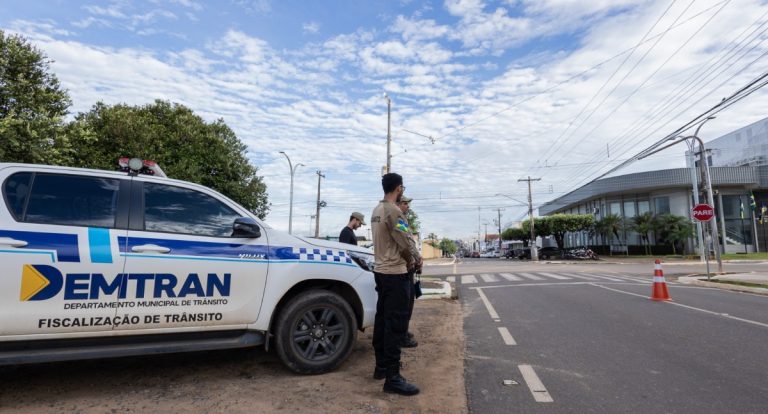 Departamento Municipal de Trânsito de Jaru realiza controle de tráfego e fiscalização em diversos pontos da cidade