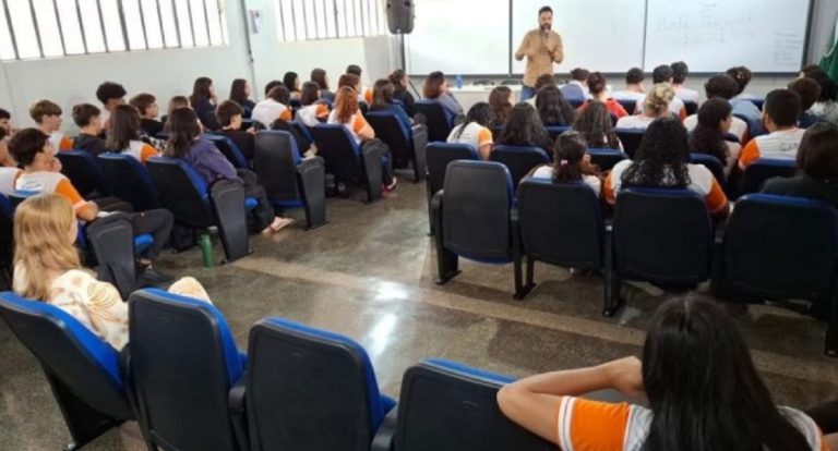 MPRO realiza palestra para estudantes em Rolim de Moura sobre o papel do Ministério Público
