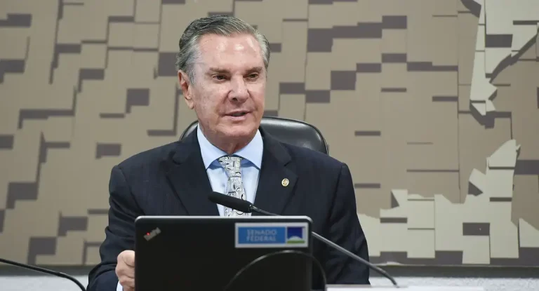 Moraes dá 48 horas para defesa de Collor apresentar exames completos e explicar ausência de laudos sobre Parkinson