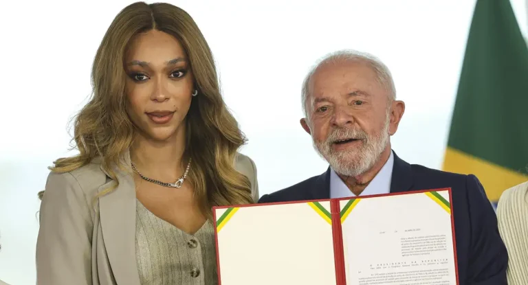 Lula critica ação da embaixada dos EUA contra Erika Hilton e diz que defender identidade de gênero é defender soberania brasileira