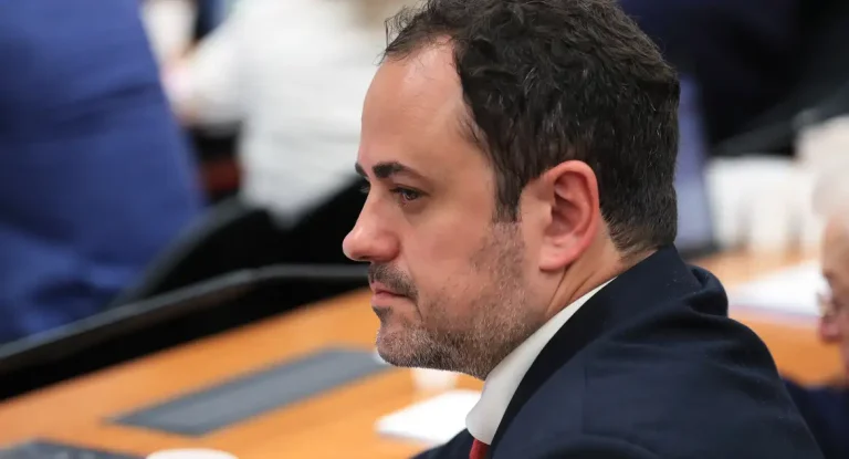 CCJ rejeita recurso de Glauber Braga e mantém processo por quebra de decoro parlamentar
