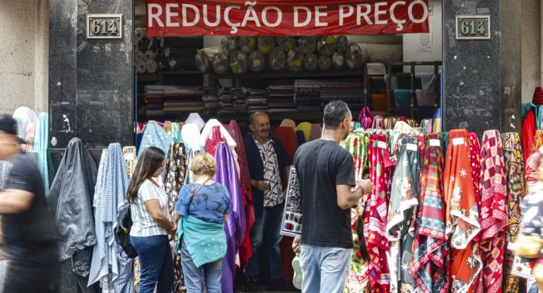 CNI projeta crescimento de 2,3% para o PIB em 2025, com desaceleração na economia e impacto da alta da taxa Selic