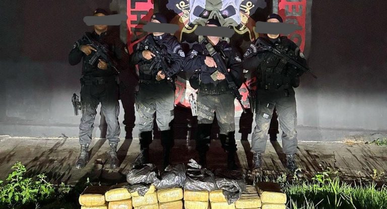 Homem é preso com mais de 60kg de drogas em veículo na capital