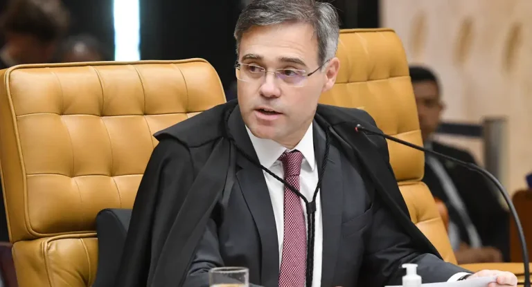 André Mendonça vota para manter decisão que barra depoimento de Deolane Bezerra na CPI das Bets
