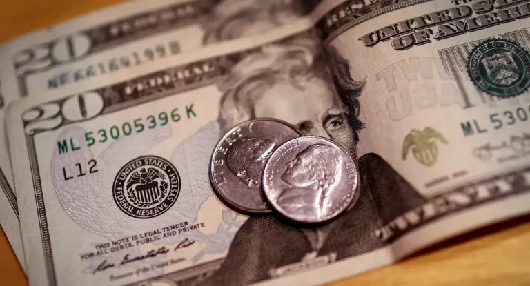 Tensão entre EUA e China eleva dólar a R$ 5,89 e derruba Ibovespa em mais de 1%