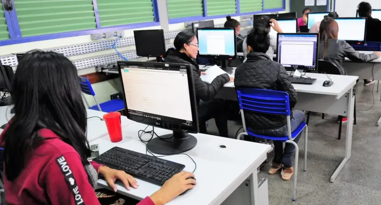 MEC prorroga até 9 de maio prazo para definição de novas normas para cursos de educação superior a distância