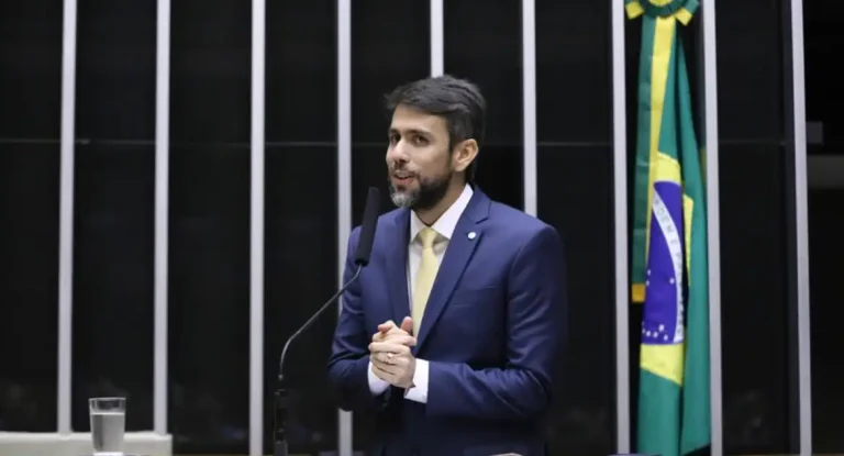 Pedro Lucas recusa convite para Ministério das Comunicações e seguirá como líder do União Brasil na Câmara