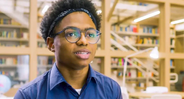 Programa Black STEM oferece bolsas de até R$ 35 mil para estudantes negros em cursos de ciência e tecnologia no exterior