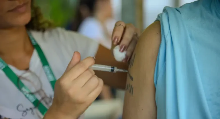 Ministério da Saúde solicita inclusão da vacina contra herpes-zóster no SUS e aguarda parecer da Conitec